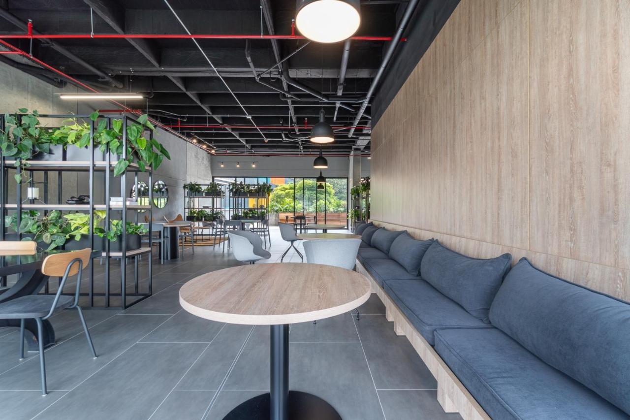 Apartamentos Go Living & Suites By Housy Host Medellín Exterior foto